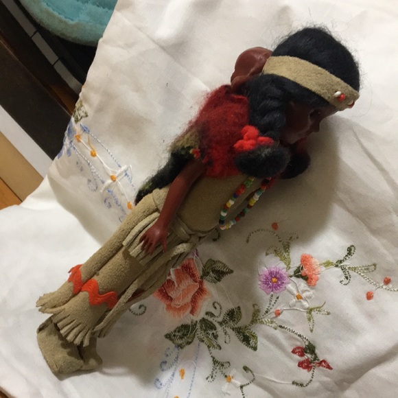 Cutest Carlson doll. Indian princess with papoose. Amazing detail and quality - Picture 11 of 16